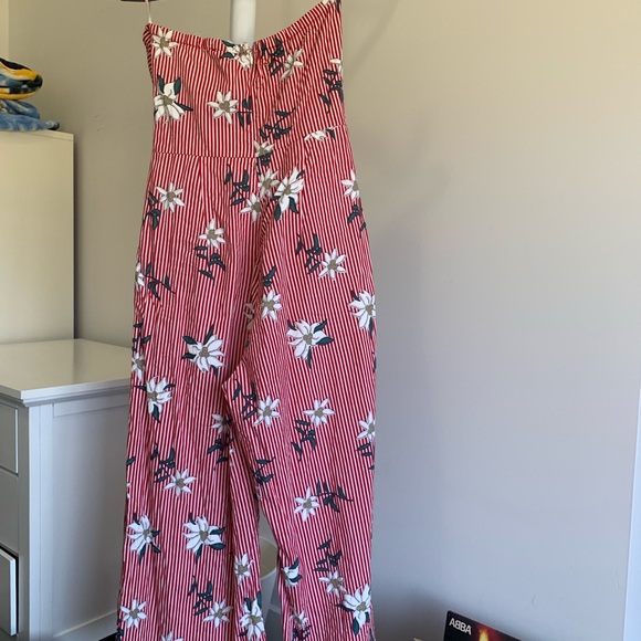 Strapless, red and white striped jumpsuit - Picture 6 of 7